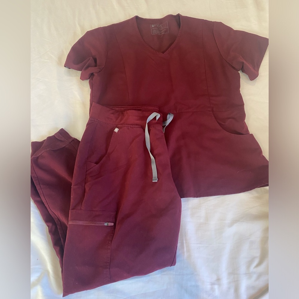 Women’s Figs Burgundy Set